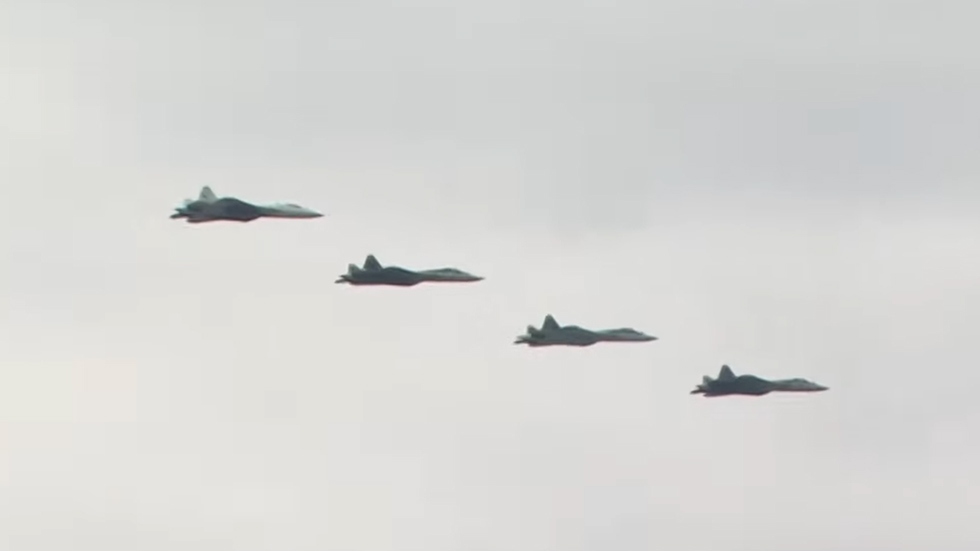Su-57 tham gia diễn tập chuẩn bị cho lễ kỷ niệm Ngày Chiến thắng 9/5